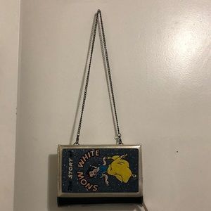 Danielle Nicole Disney Snow White book purse